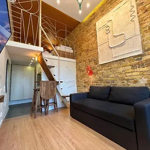 Whisky Box Otel